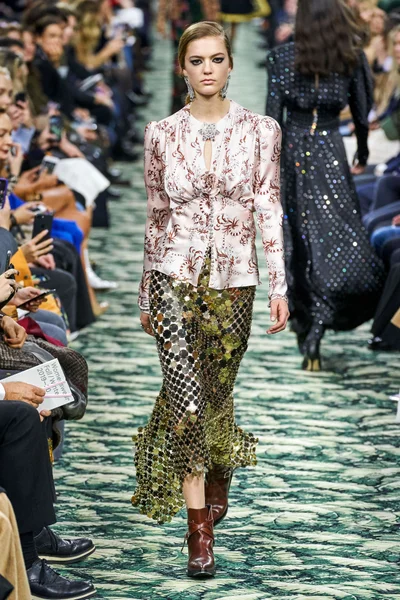 Look 11
